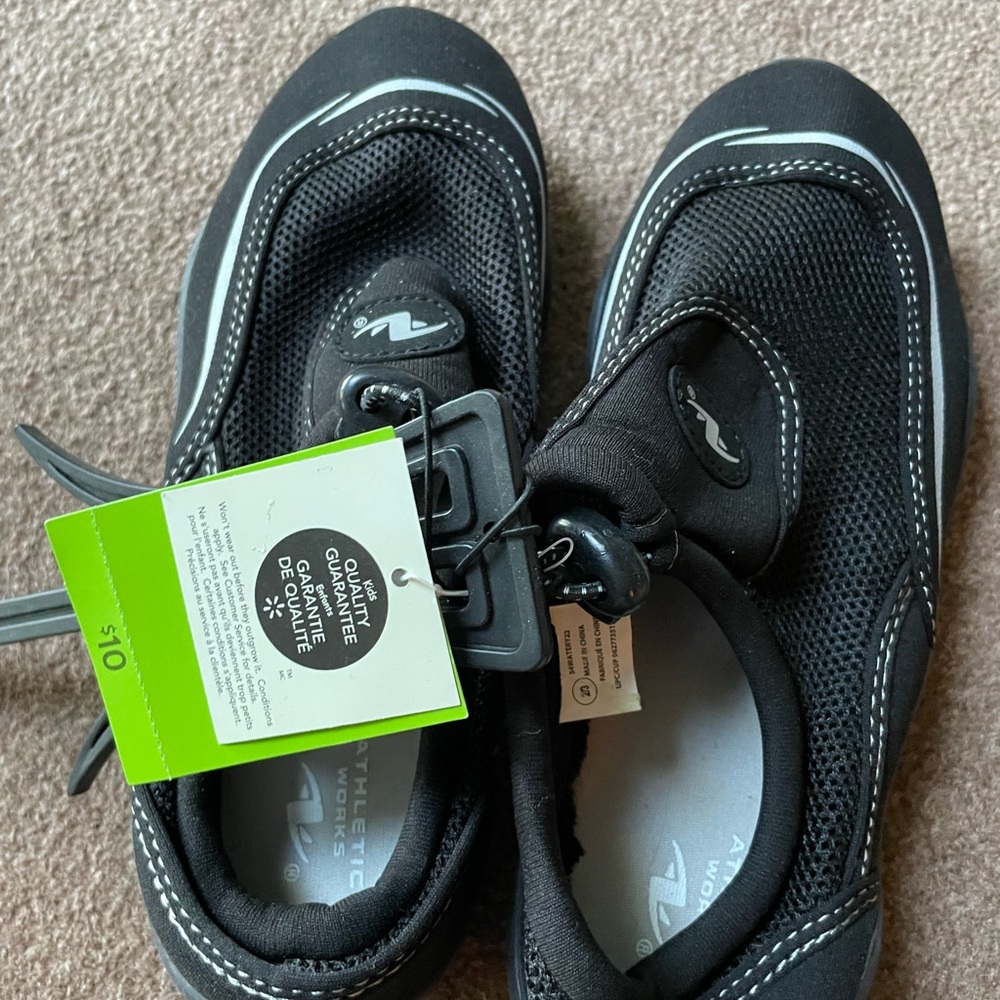New water shoes 2/3